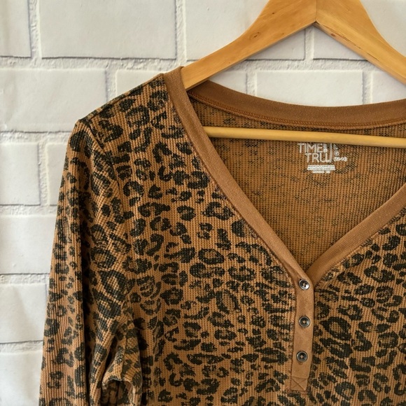 Time and Tru animal print long sleeve Size Large 12/14 - Picture 3 of 9